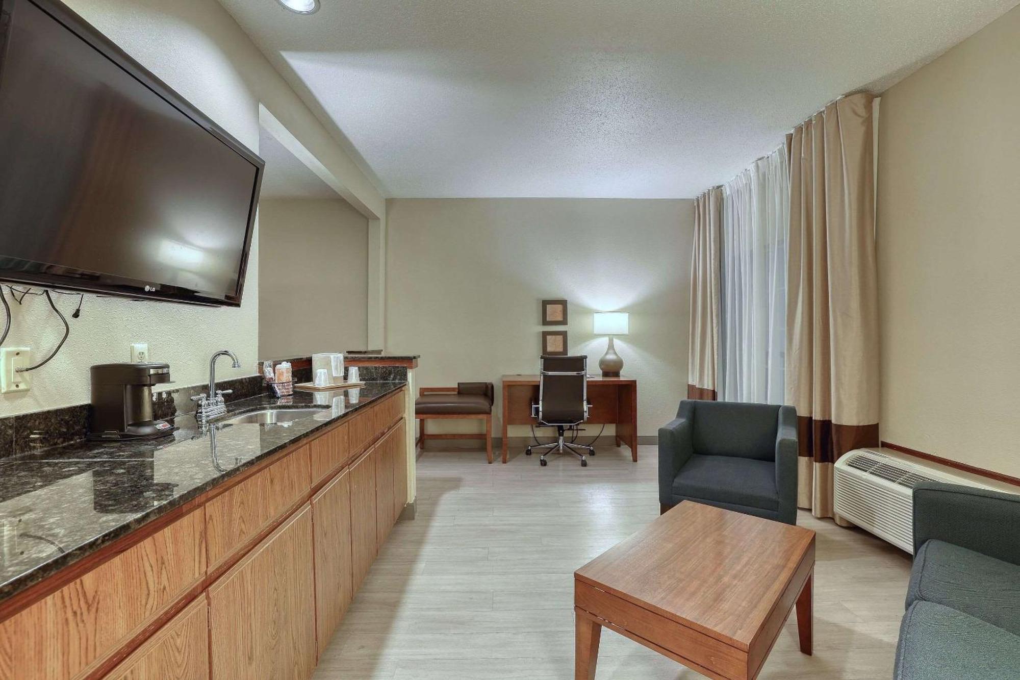 Comfort Suites Appleton Airport Exteriér fotografie