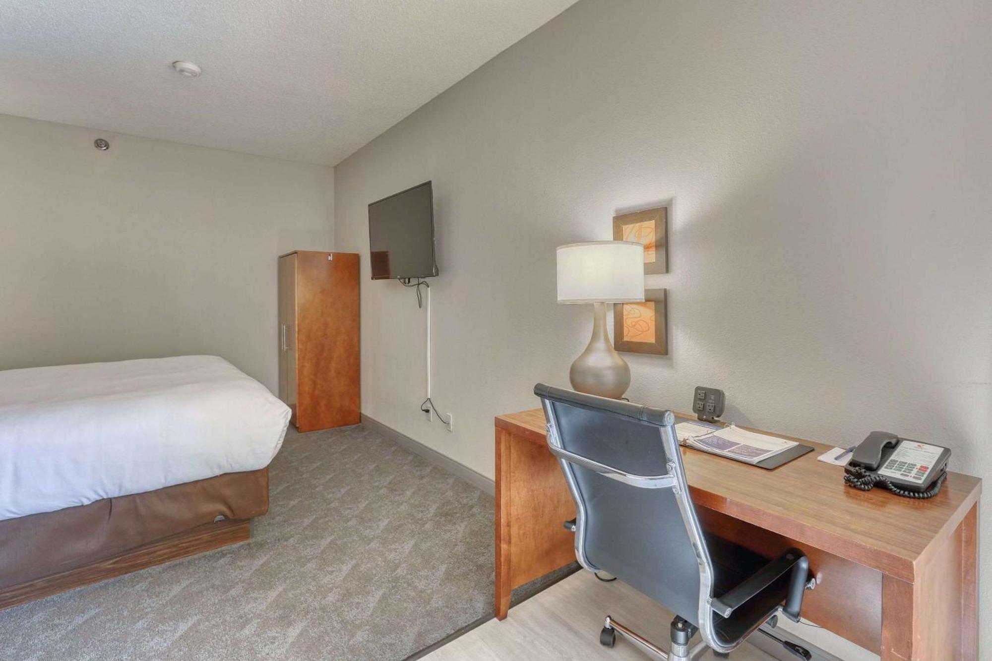 Comfort Suites Appleton Airport Exteriér fotografie